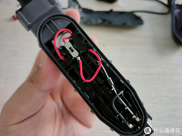 自己动手给老爸的飞利浦剃须刀换电池