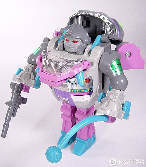 玩具方面,官方出品可变形鲨鱼精玩具并不算多.