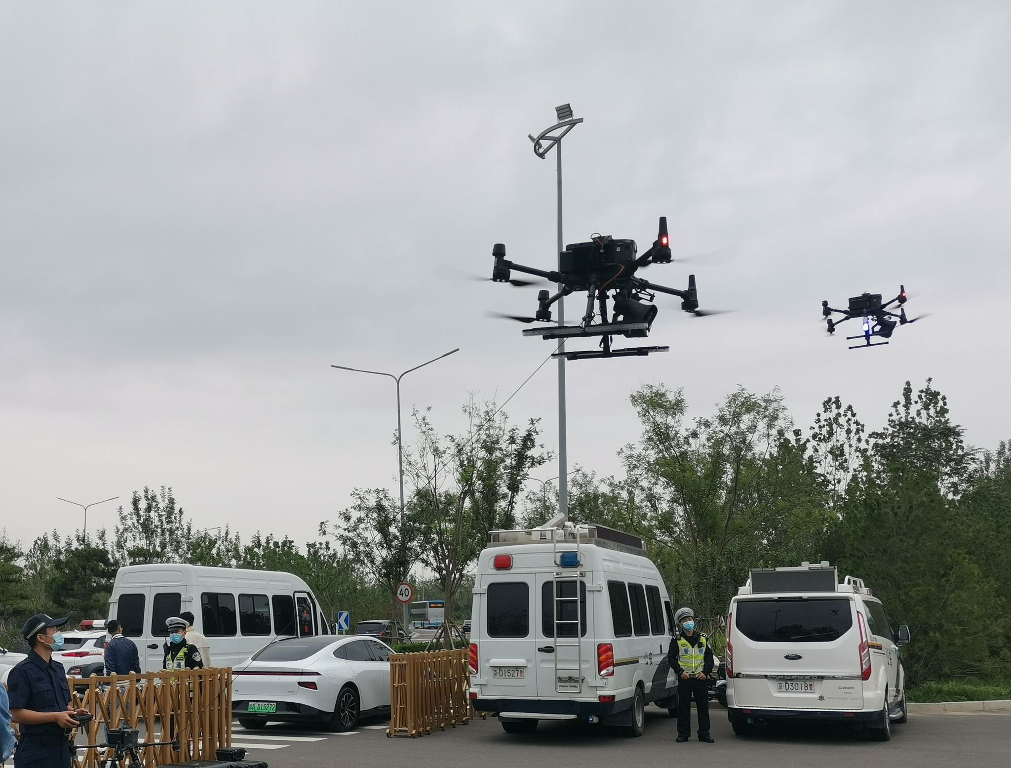 北京环球度假区周边今天开始启用警用无人机