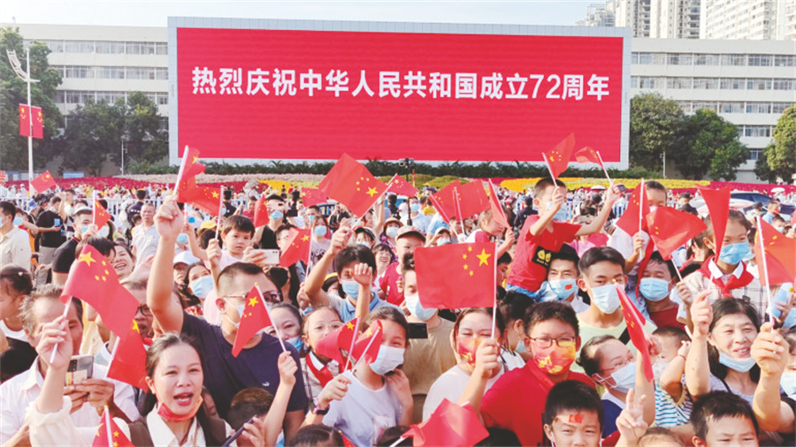 升国旗唱国歌邕城尽是中国红