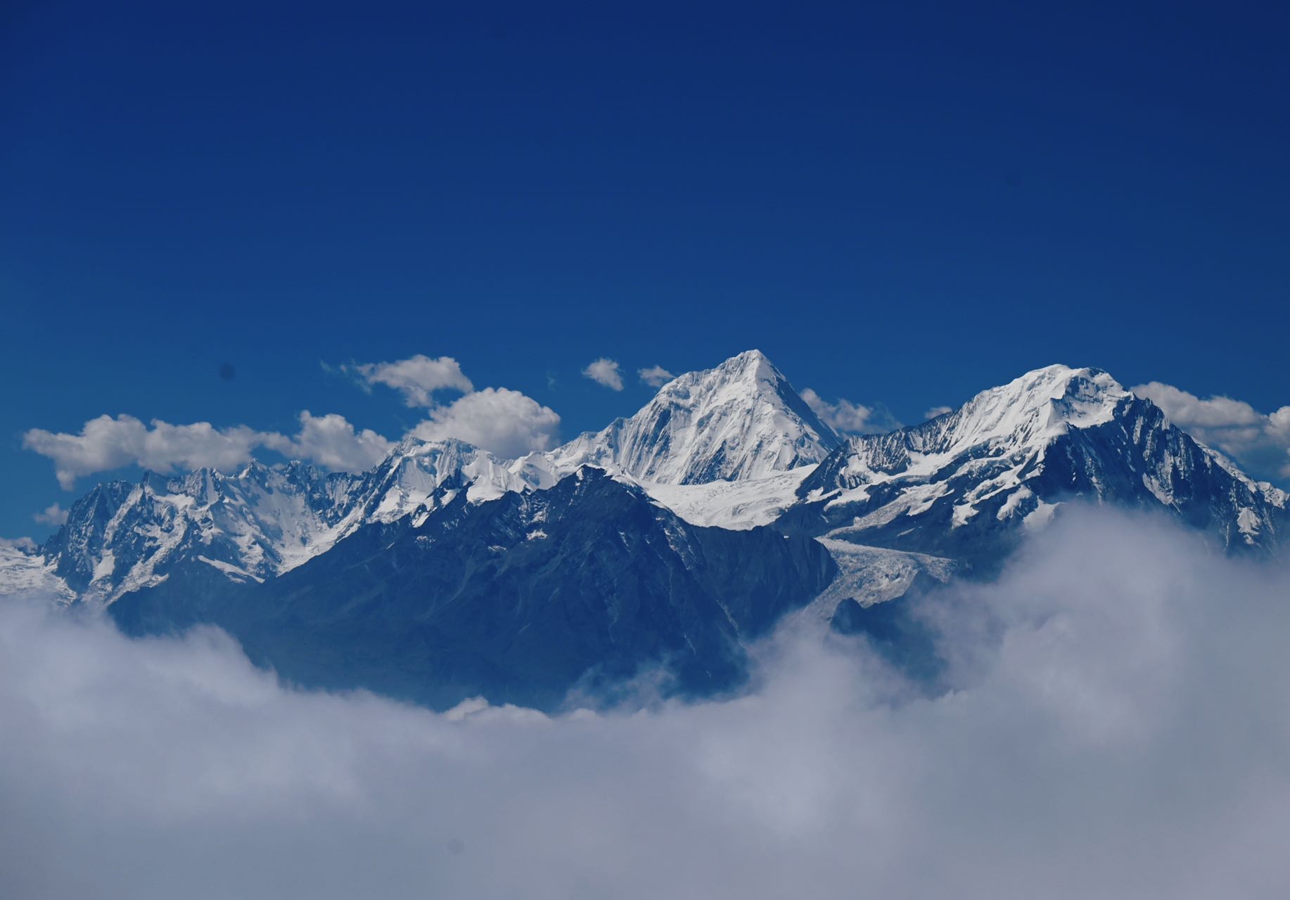 黄金周期间,牛背山上贡嘎群山亮相喜迎国庆|牛背山|黄金周_新浪新闻