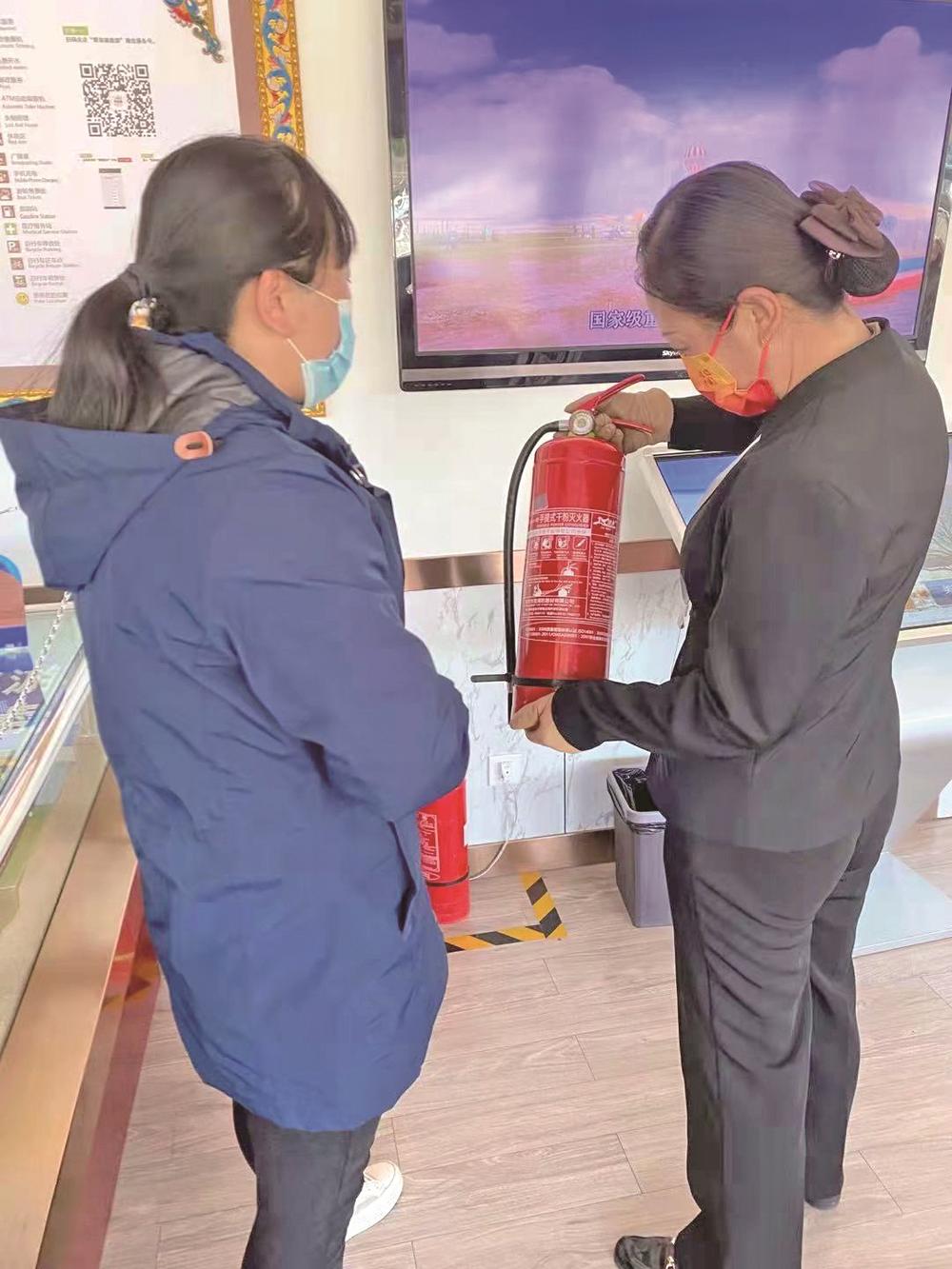 【祖国颂·假期走基层】他们是景区里最美的“风景”休闲区蓝鸢梦想 - Www.slyday.coM