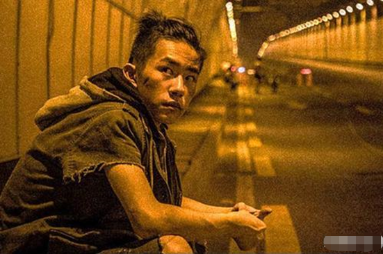 《长津湖》票房破十亿！易烊千玺表现惊艳，他凭啥成名导宠儿？休闲区蓝鸢梦想 - Www.slyday.coM