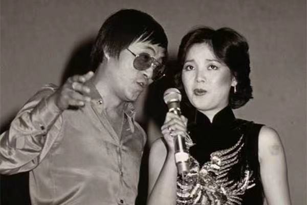 两大女神罕见同框,73岁甄妮穿着时尚,曾是谢贤的初恋|甄妮|谢贤|女神