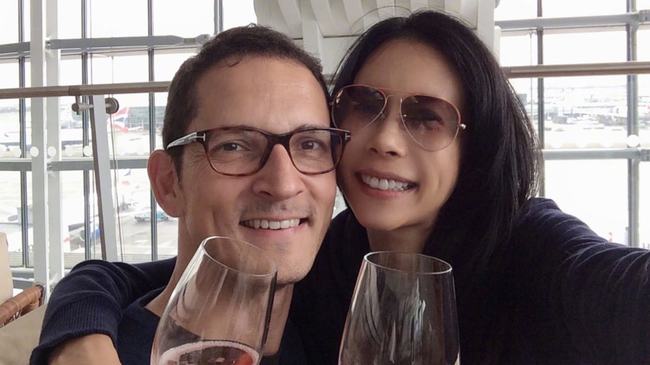 庆祝结婚10周年!莫文蔚甜晒与老公合照