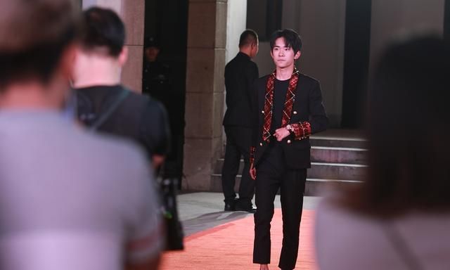 我看到的是长津湖,女朋友看的是《战狼3之铁血七连易烊千玺传》休闲区蓝鸢梦想 - Www.slyday.coM