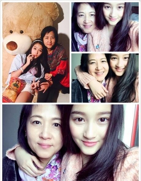 关晓彤的妈妈底子很好,休闲风的服装穿出优雅气质,基因真好|服装|休闲