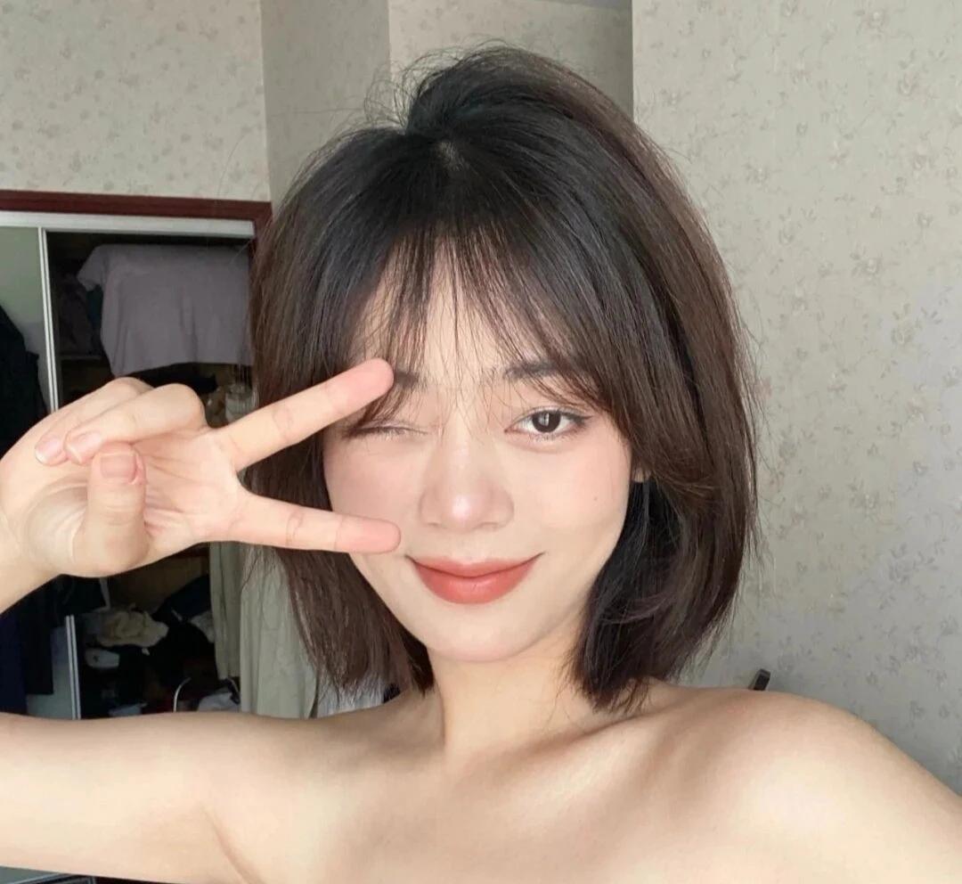 秋季流行什么样的发型?女生剪干净利落的小短发,耐看指数五颗星