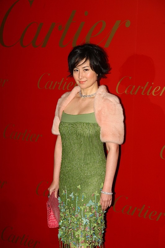 何超琼的气质真的很贵气,不愧是千金大小姐,穿粉色都很高级|服装|粉色