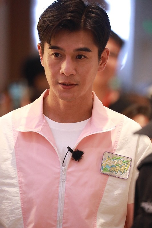 乔振宇真的好适合穿粉色,生图看着有男人味,一点都不娘气|粉色|服装