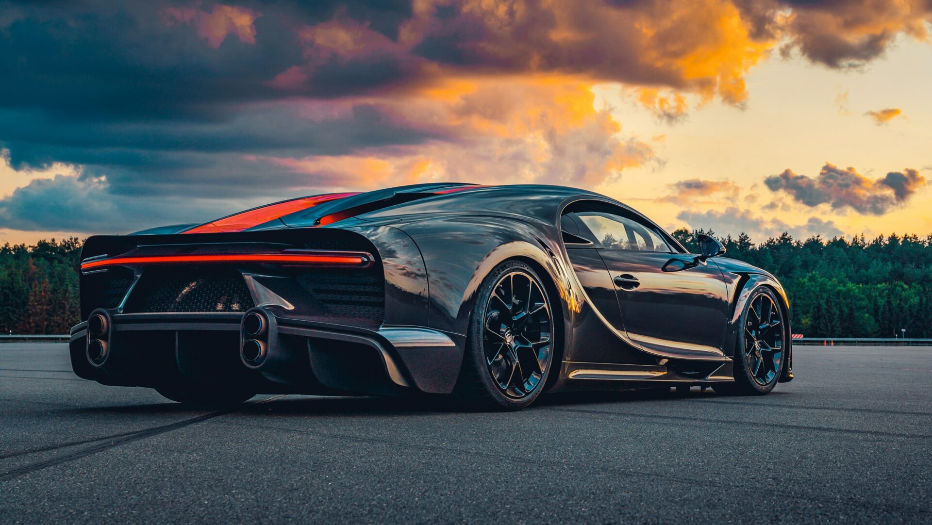 布加迪为客户打造了首批八款 chiron super sport 300  车型