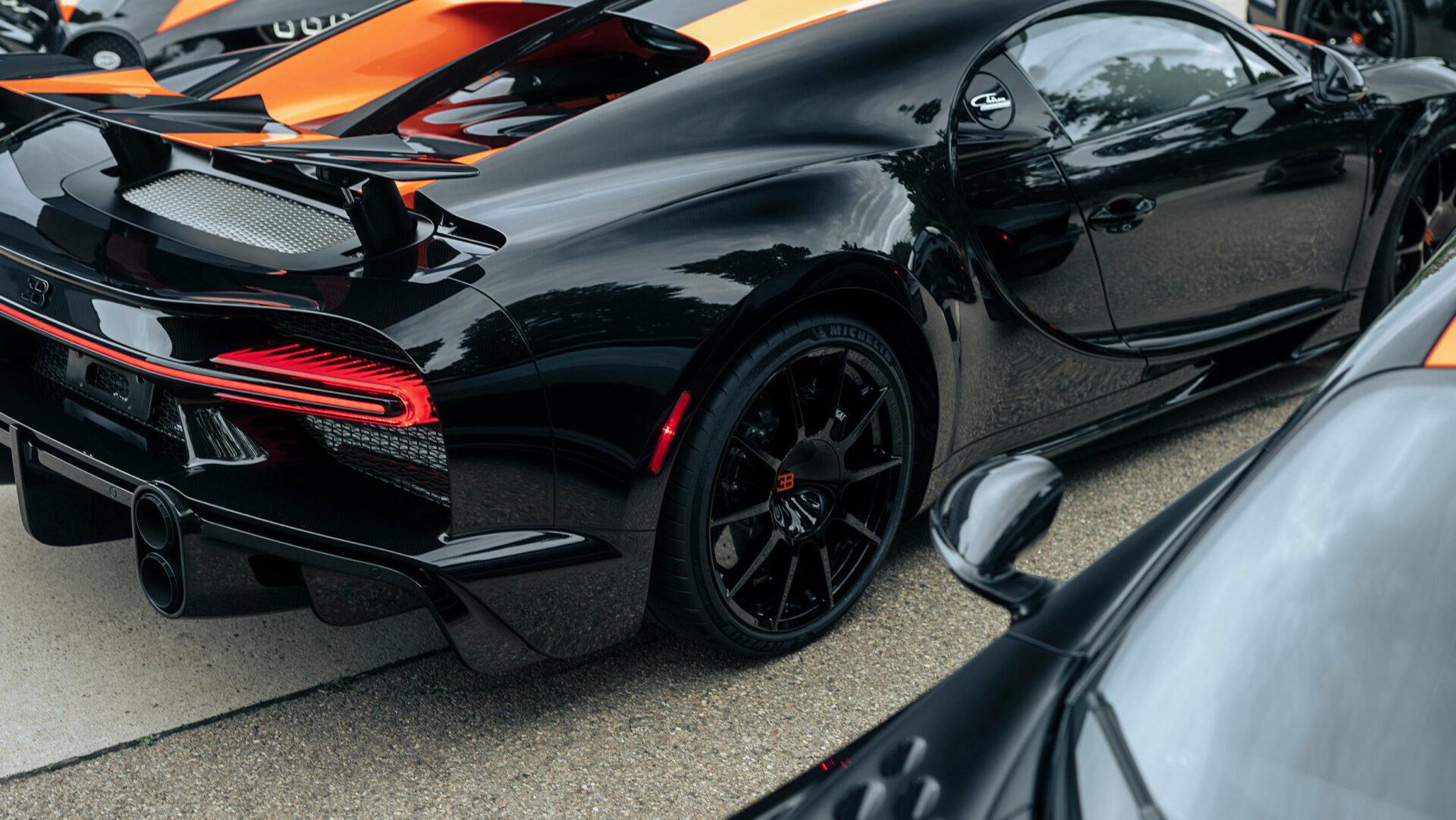 布加迪为客户打造了首批八款 chiron super sport 300  车型