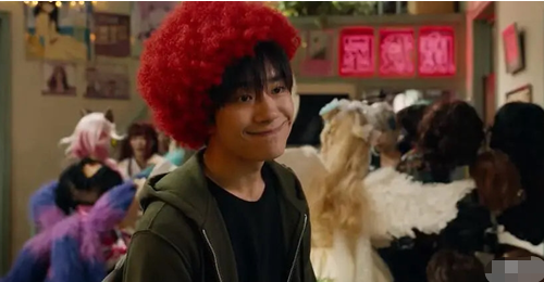 《长津湖》票房破十亿！易烊千玺表现惊艳，他凭啥成名导宠儿？休闲区蓝鸢梦想 - Www.slyday.coM