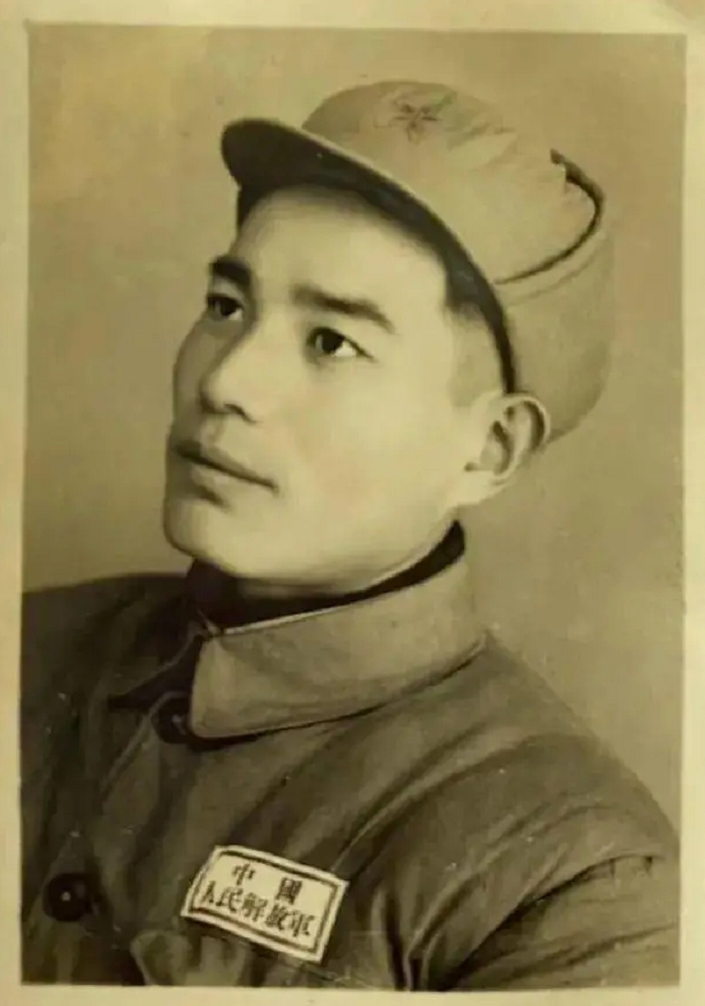 票房破12亿！创12项纪录！真正的长津湖战役有多惨烈？亲历老兵流泪讲述……网友破防了休闲区蓝鸢梦想 - Www.slyday.coM