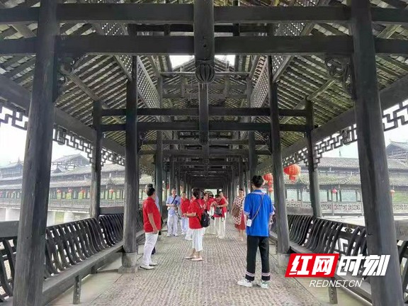 龙山：惹巴拉景区成国庆黄金周“乡村游”目的地休闲区蓝鸢梦想 - Www.slyday.coM