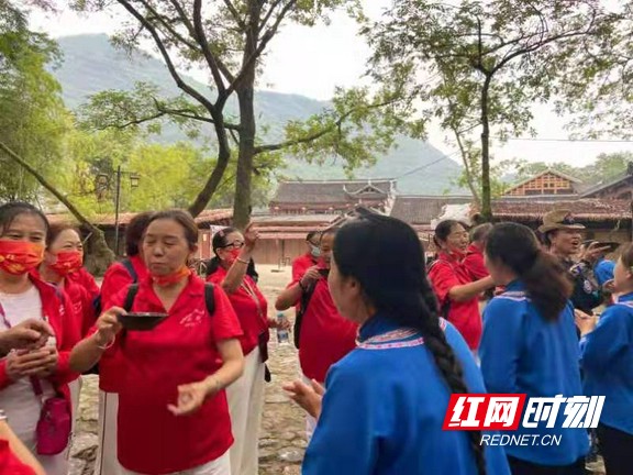 龙山：惹巴拉景区成国庆黄金周“乡村游”目的地休闲区蓝鸢梦想 - Www.slyday.coM