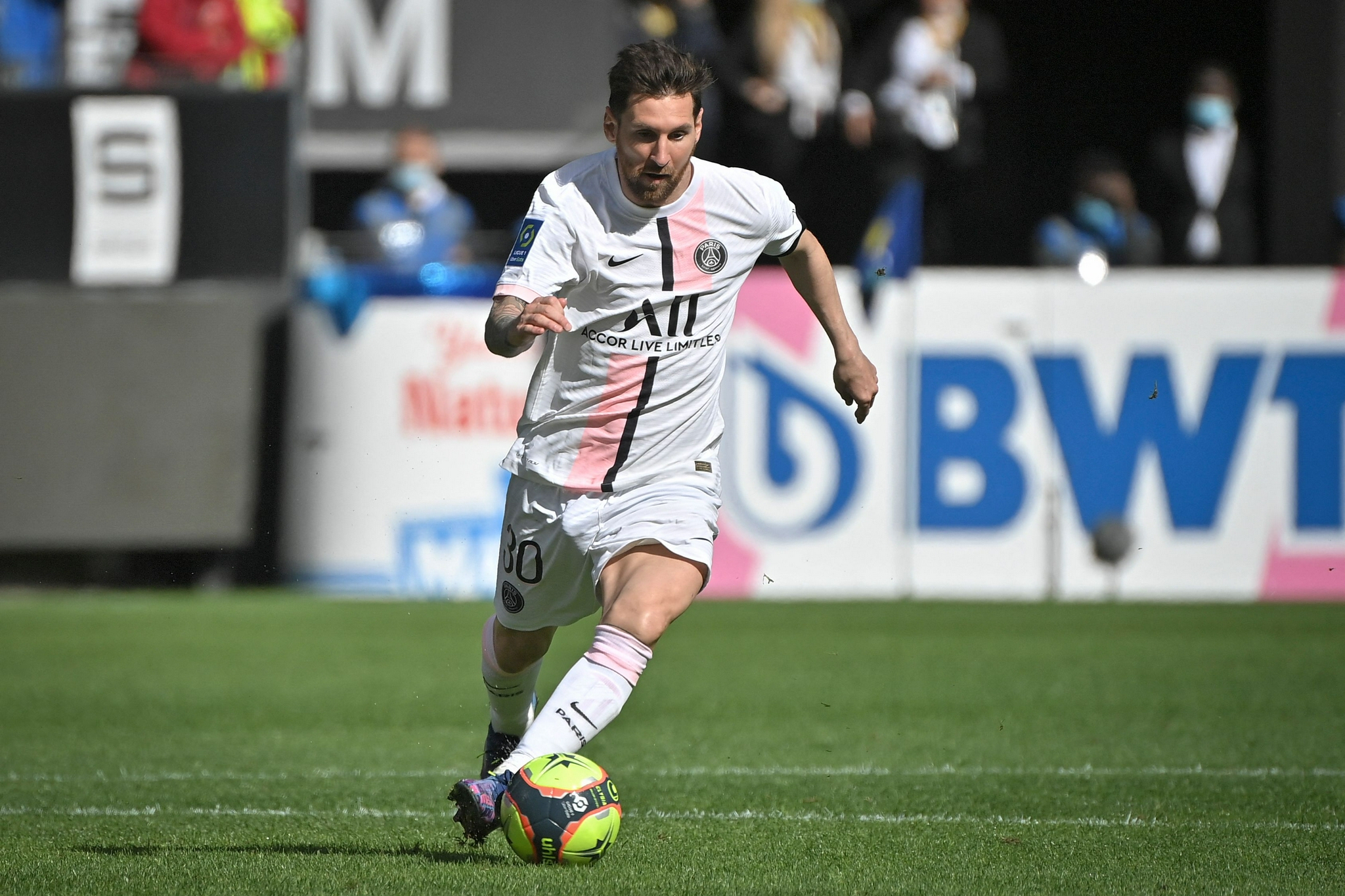 足球——法甲:巴黎圣日耳曼不敌雷恩|巴黎圣日耳曼|雷恩|法甲_新浪