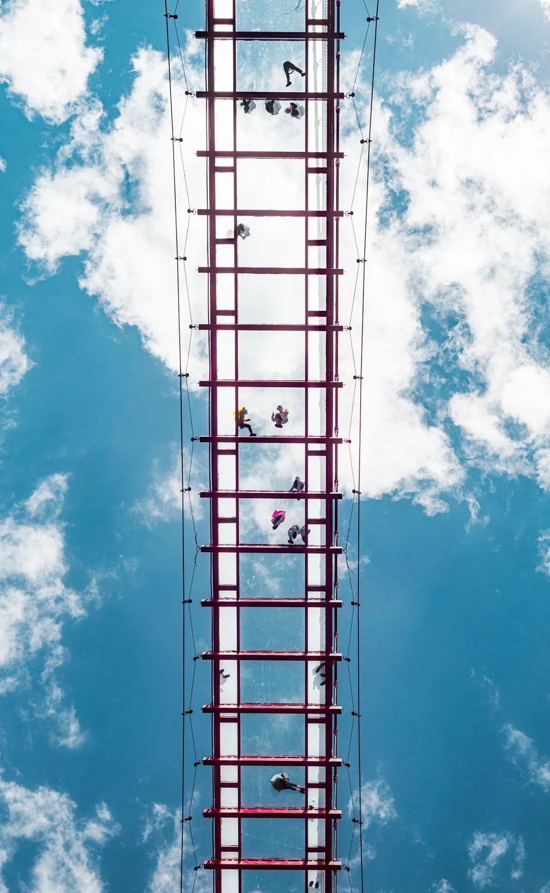 “毁掉一个人，毁掉他的童年就够了”，最好的童年是什么样，让最坏的童年告诉你休闲区蓝鸢梦想 - Www.slyday.coM