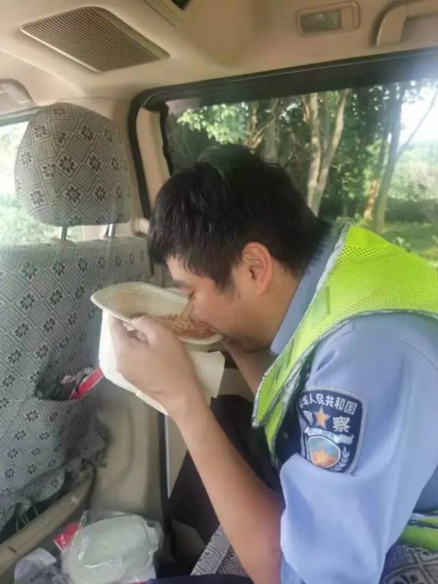 杭州大叔的"偷拍照"火了！和老婆的聊天记录也被晒出，网友心疼：他正面要比侧面帅十倍！休闲区蓝鸢梦想 - Www.slyday.coM