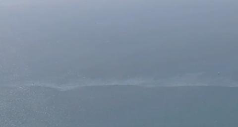 美国加州海上作业发生意外：12万加仑原油泄漏，部分已到海岸休闲区蓝鸢梦想 - Www.slyday.coM