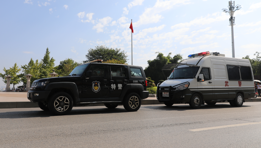 严格落实特警,武警联勤巡防勤务机制,国庆假期,主城区部署11个巡逻车