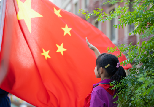 请党放心 强国有我|江苏百万青少年"向国旗敬礼",校园内外飘扬靓丽"中