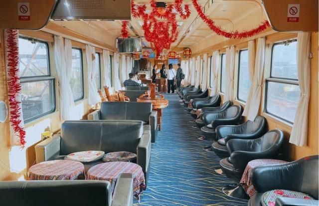 中国第一辆双层海景列车,沿途风景堪称世界级大片,还有酒吧KTV休闲区蓝鸢梦想 - Www.slyday.coM