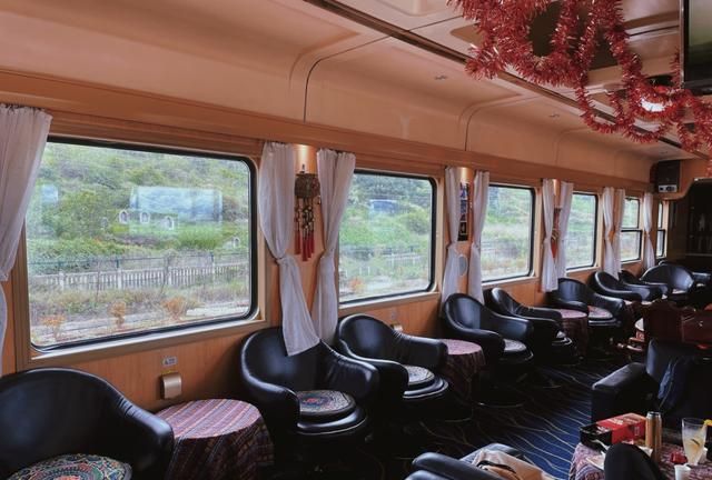 中国第一辆双层海景列车,沿途风景堪称世界级大片,还有酒吧KTV休闲区蓝鸢梦想 - Www.slyday.coM