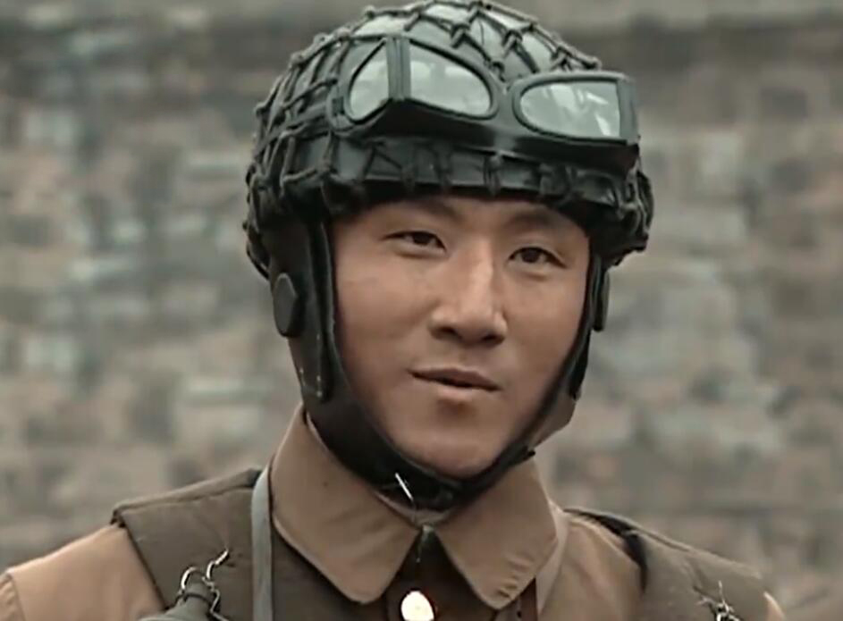 山本是一个有军事头脑,非常可怕的对手,陆鹏凭借扎实的演技以及纯熟的