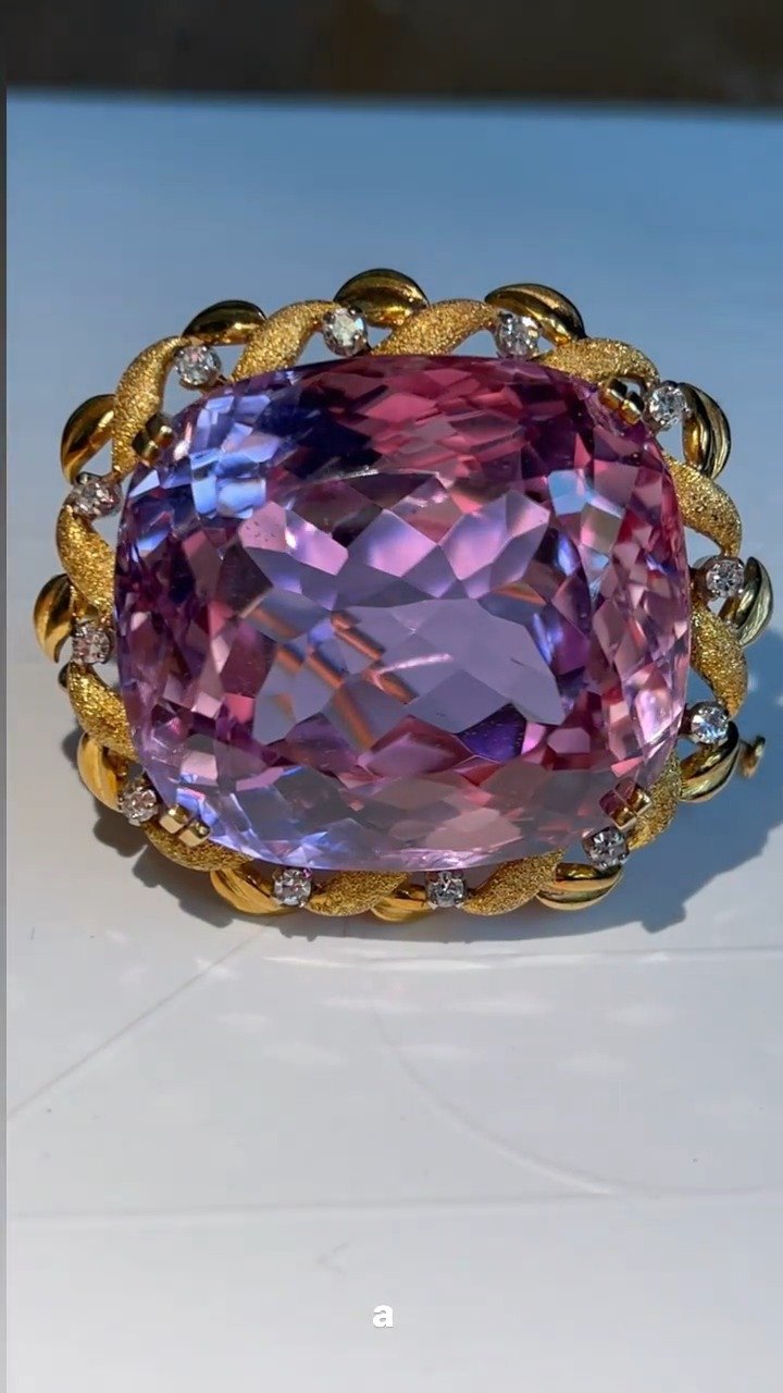 100克拉紫锂辉石胸针,成品于60年代