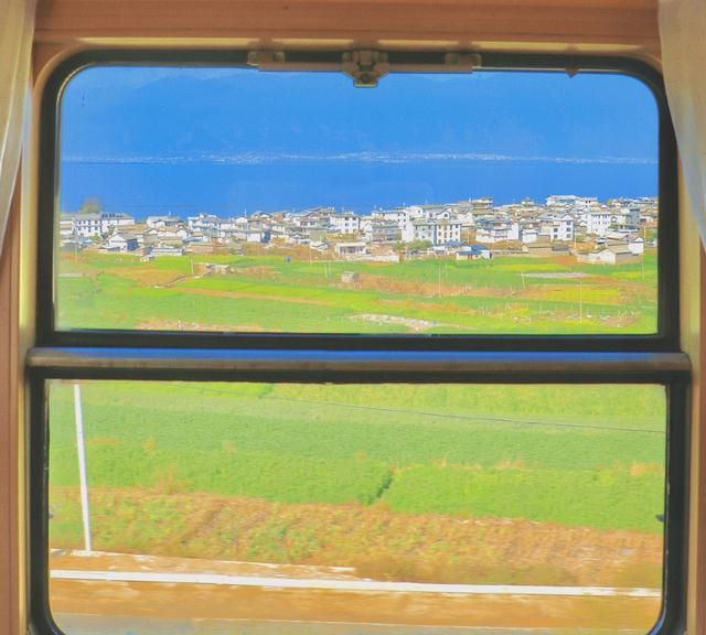 中国第一辆双层海景列车,沿途风景堪称世界级大片,还有酒吧KTV休闲区蓝鸢梦想 - Www.slyday.coM