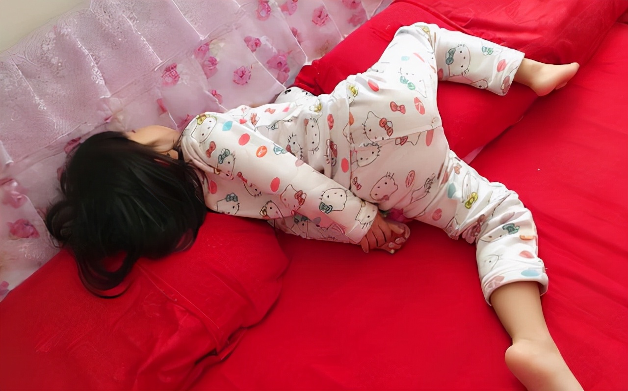 为何孩子晚上睡觉总不盖被子,还不会着凉生病呢?看看科学解释休闲区蓝鸢梦想 - Www.slyday.coM 为何孩子晚上睡觉总不盖被子,还不会着凉生病呢?看看科学解释休闲区蓝鸢梦想 - Www.slyday.coM