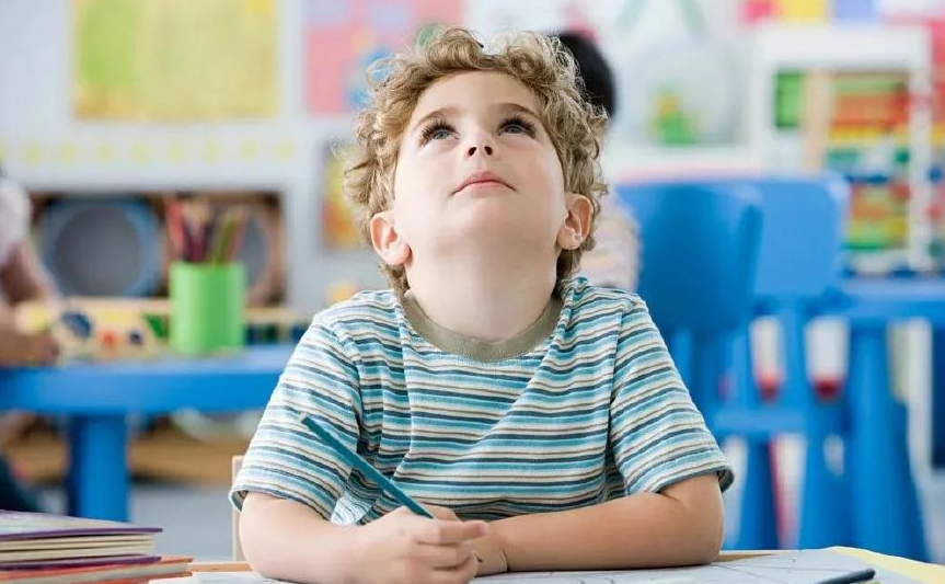 宝宝身上的哪些学霸潜质，常被父母误认为是坏毛病呢？休闲区蓝鸢梦想 - Www.slyday.coM