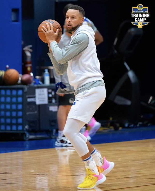 库里的金腰带回来了！库里单人三分球夺冠，勇士季前赛最后的狂欢休闲区蓝鸢梦想 - Www.slyday.coM