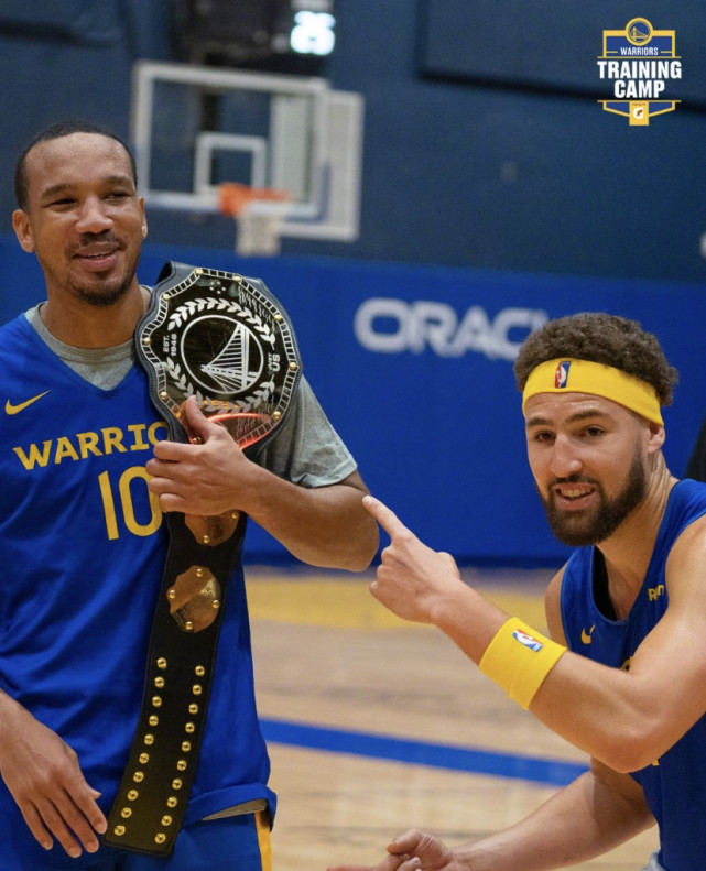 库里的金腰带回来了！库里单人三分球夺冠，勇士季前赛最后的狂欢休闲区蓝鸢梦想 - Www.slyday.coM