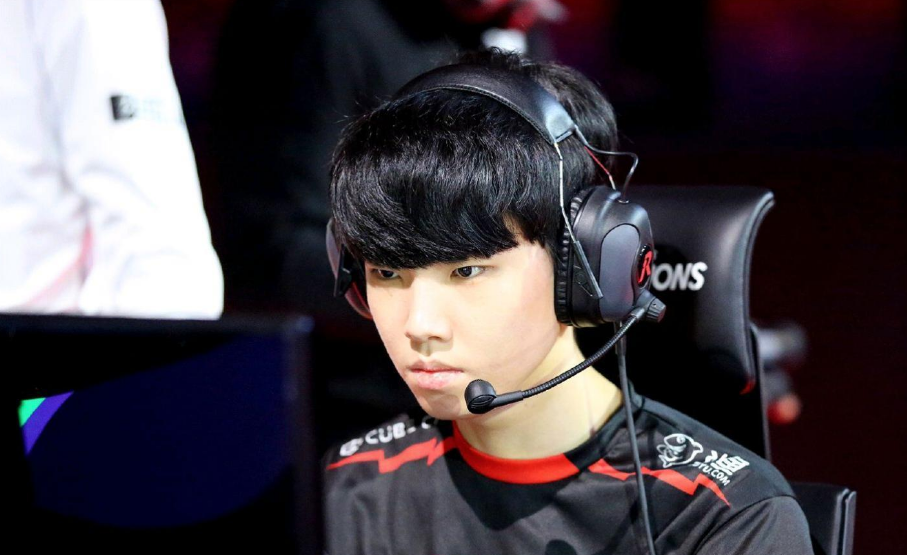 S11入围赛揭幕战：GRF双子星相遇，冷少大战Chovy休闲区蓝鸢梦想 - Www.slyday.coM