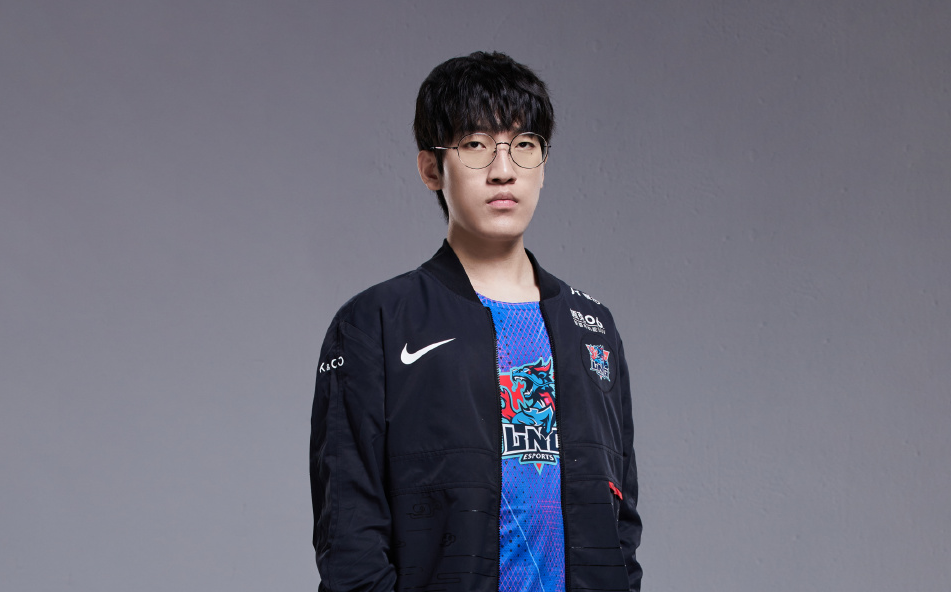 S11入围赛揭幕战：GRF双子星相遇，冷少大战Chovy休闲区蓝鸢梦想 - Www.slyday.coM