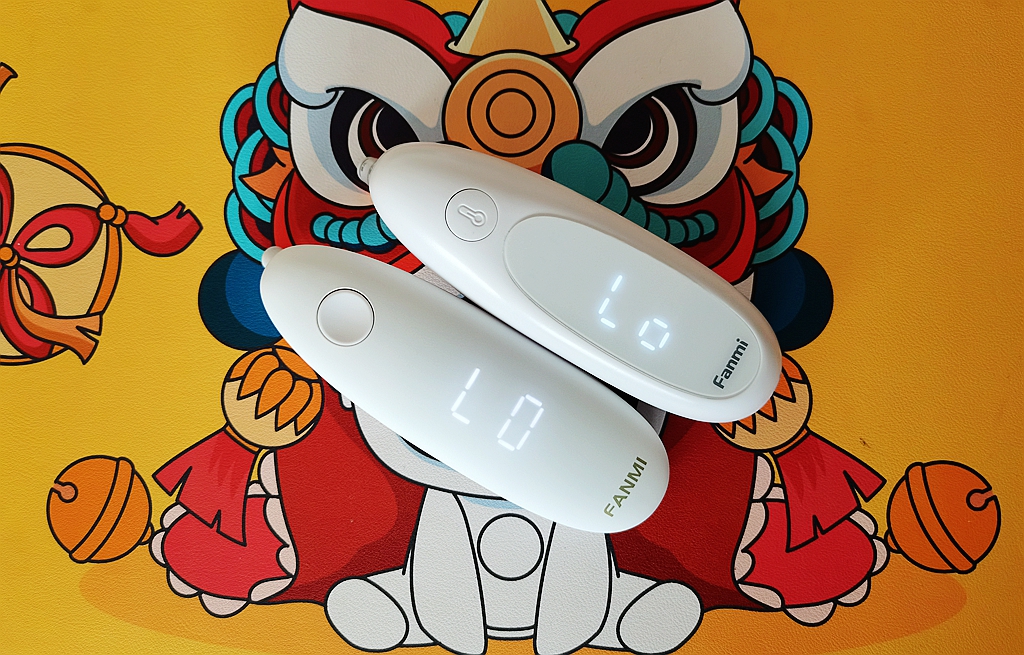 凡米发光耳温枪评测:秒速测温 高精度传感器,精准测宝宝体温__财经