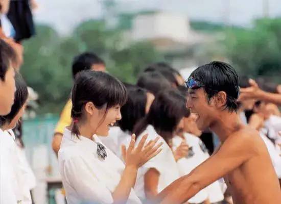 这《五个扑水的少年》，就……休闲区蓝鸢梦想 - Www.slyday.coM