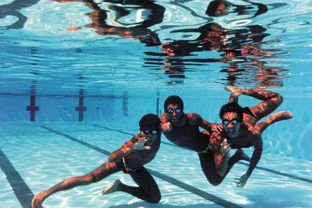 这《五个扑水的少年》，就……休闲区蓝鸢梦想 - Www.slyday.coM