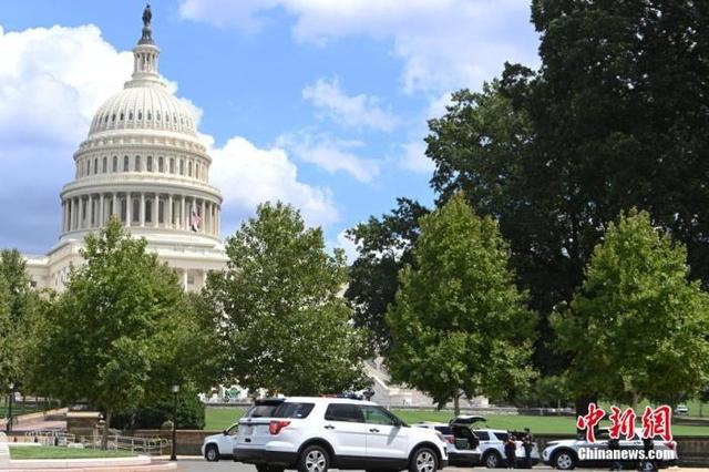 資料圖：警方在美國會大廈西側廣場警戒。 中新社記者 陳孟統 攝