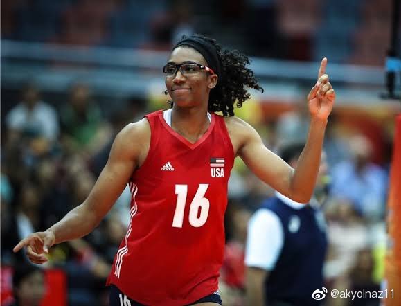 今天是美国女排副攻阿金拉德沃的生日