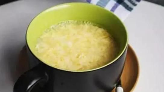 “开水冲鸡蛋”滴香油,喝了有什么好处?医生：建议来看一下休闲区蓝鸢梦想 - Www.slyday.coM