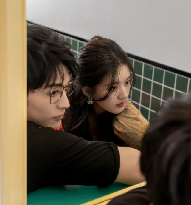 赵露思徐开聘大片曝光新剧上线cp感满满发展最好的95小花