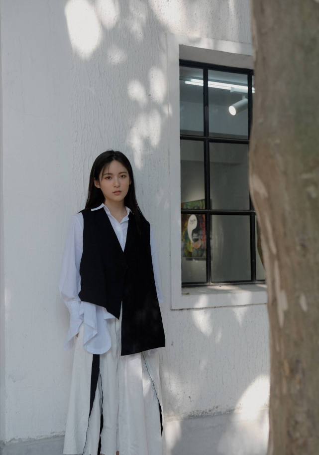 乔家的儿女捧红了孙小茉私下穿搭成模板造型简约时髦