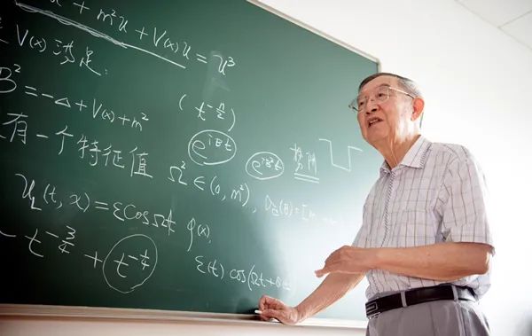 著名数学家、中国科学院院士、复旦大学教授李大潜 新民晚报记者 孙中钦 摄
