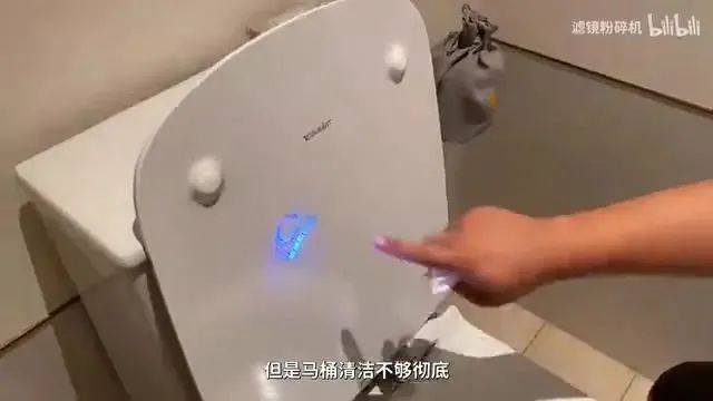 2800一晚的酒店 马桶不刷枕套不换水杯不洗？北京环球影城：正在调查休闲区蓝鸢梦想 - Www.slyday.coM