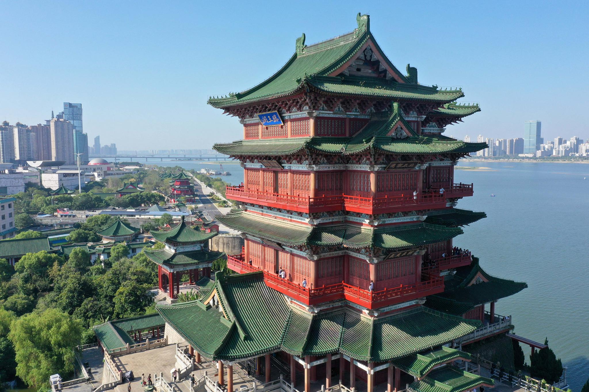 这是10月5日拍摄的江西南昌滕王阁景区(无人机照片).