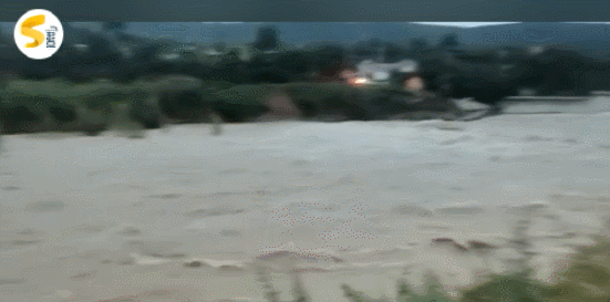 这里山体滑坡正在紧张抢通！陕西多地遭暴雨袭击，气温创今秋新低休闲区蓝鸢梦想 - Www.slyday.coM