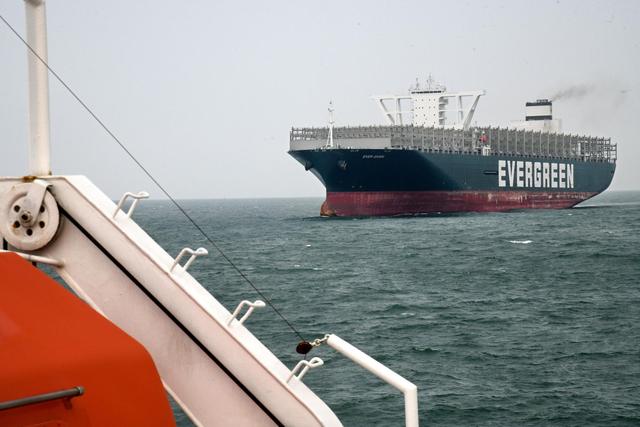 最新消息|长赐号货轮进青岛船厂维修 曾造成苏伊士运河堵塞6天